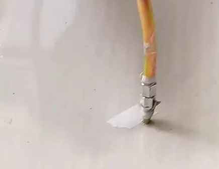 甘孜瓷砖空鼓维修公司专业解答在瓷砖铺贴过程中，如果使用的砂料过粗（如全部使用了粗砂），可能会导致以下问题