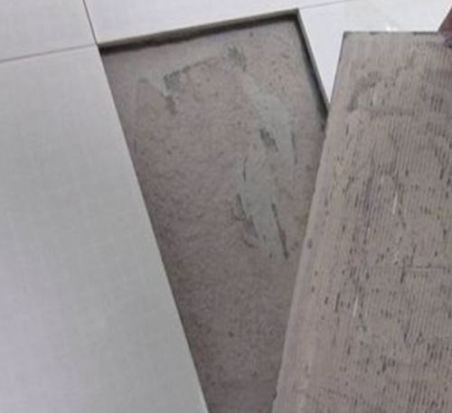 甘孜瓷砖空鼓维修公司分享瓷砖铺贴时如果打浆（即涂抹在瓷砖背面和基层上的砂浆或瓷砖胶）过少，会带来以下问题